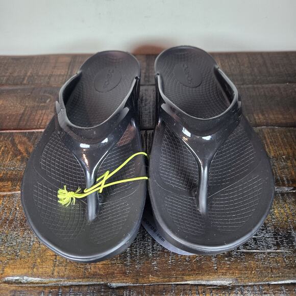 NEW Oofos Oolala Womens Size 9 Recovery Slip-On Comfort Flip Flops Sandals Black - Picture 2 of 12